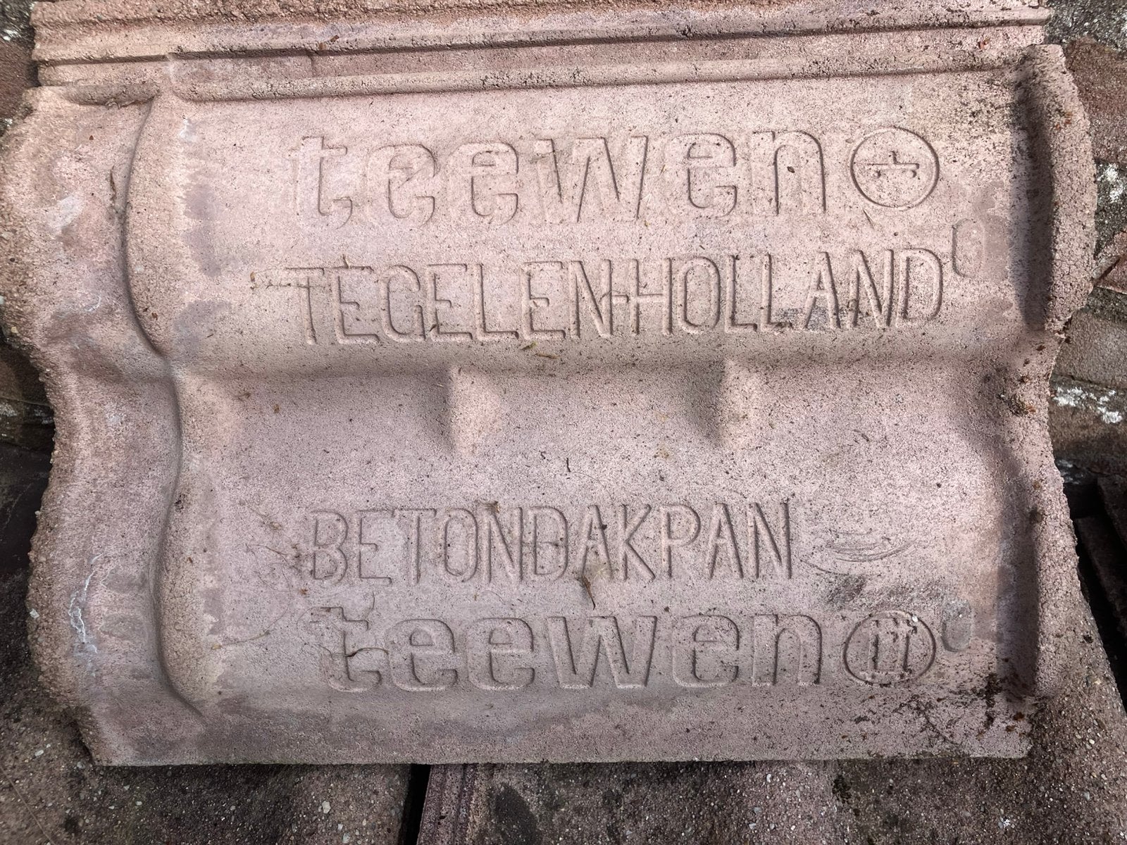 Teeuwen betondakpannen Gratis afhalen t/m woensdag 174 x, Ophalen, Steen of Klei, Zo goed als nieuw, 15 m² of meer