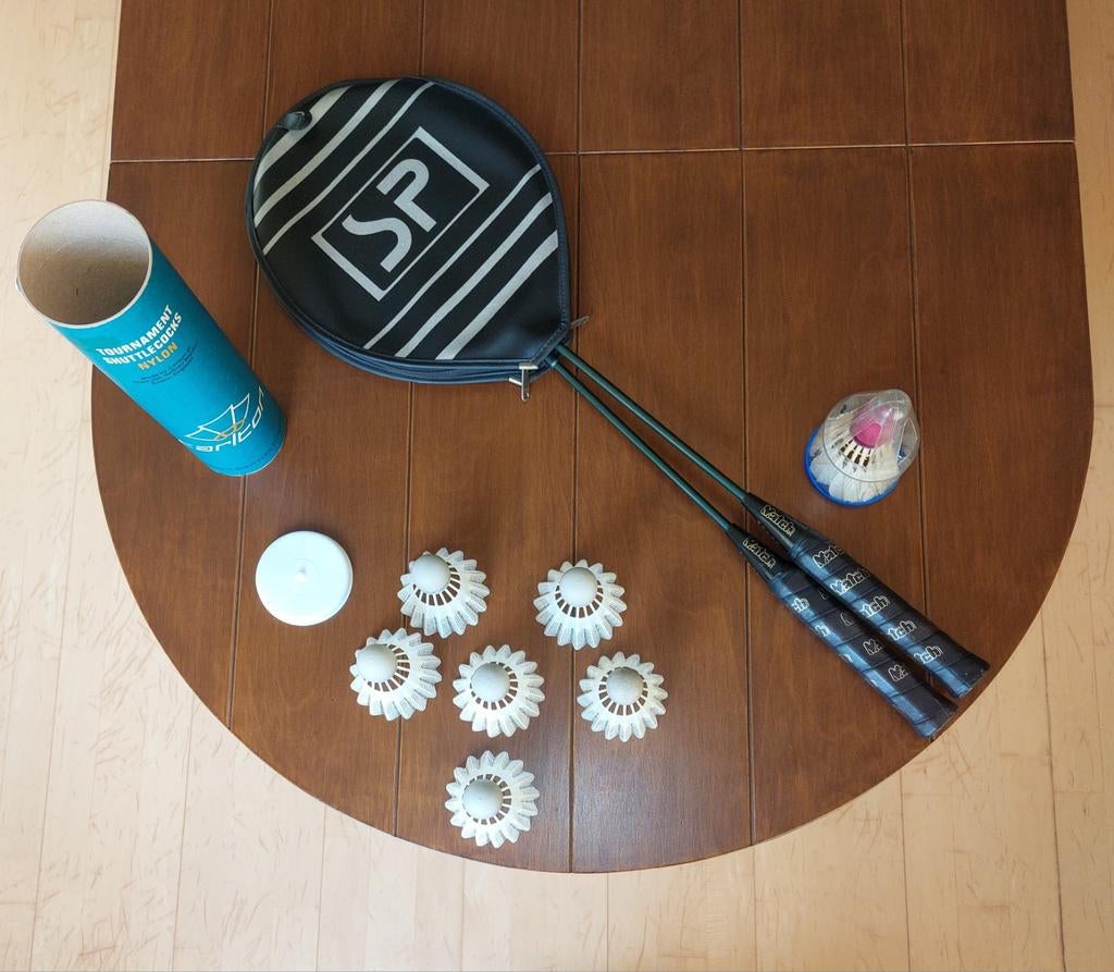 Badmintonset met rackets en shuttles, Sport en Fitness, Badminton, Ophalen, Gebruikt, Racket(s)