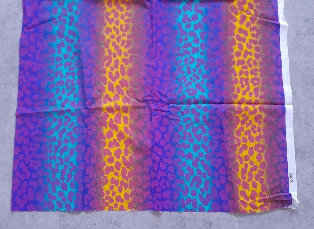NIEUWE coupon katoenen stof. Gekleurde tijgerprint, Hobby en Vrije tijd, Stoffen en Lappen, Meerkleurig, 120 cm of meer, Nieuw