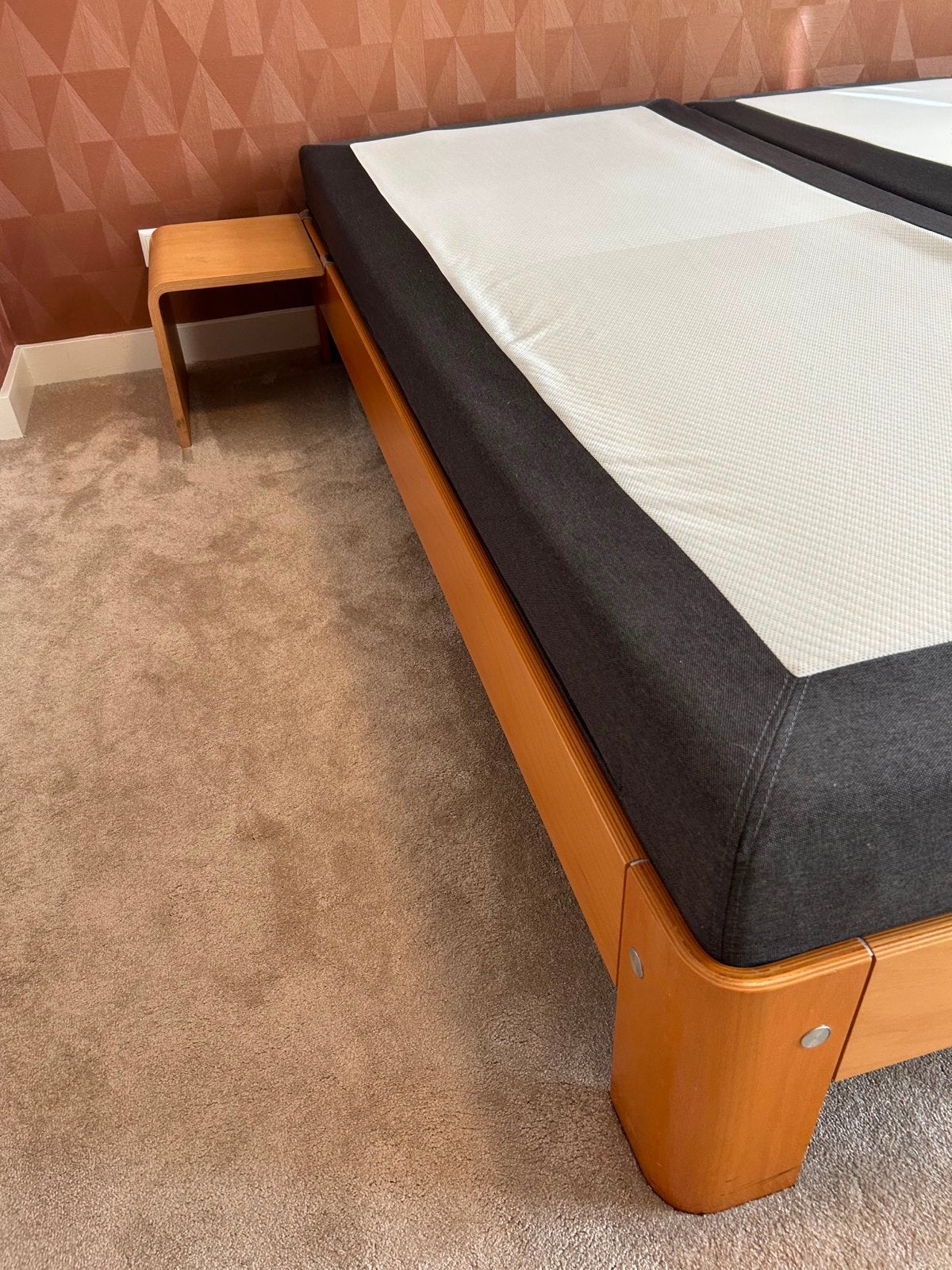 Auping Auronde bed met spiraalbodem en nachtkastjes, Ophalen, Gebruikt, 210 cm, Tweepersoons