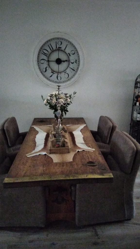 4 cozy well maintained dining chairs for sale., Ophalen