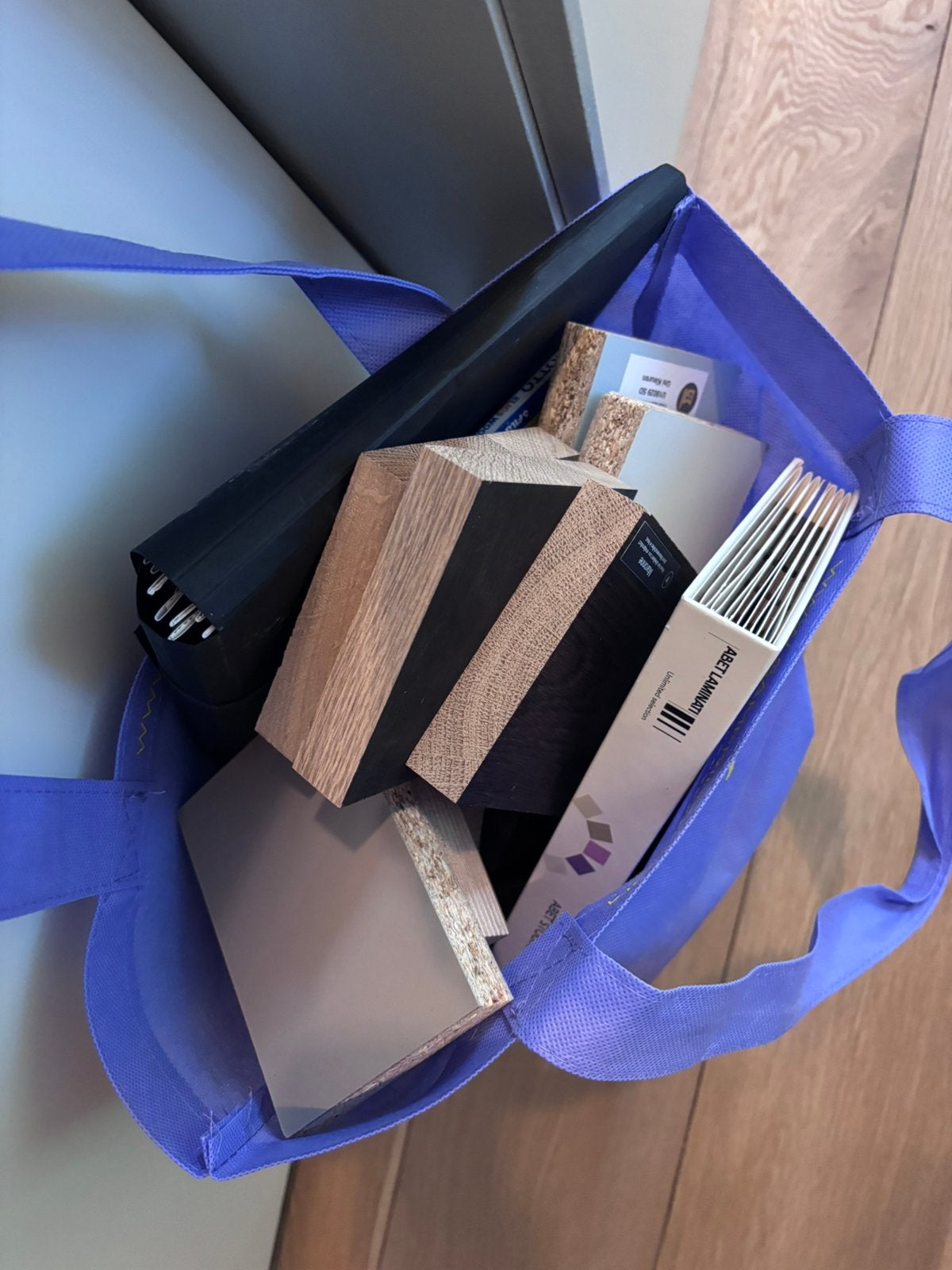 Tas vol stalen voor interieurstyling, Ophalen, Minder dan 10 m²