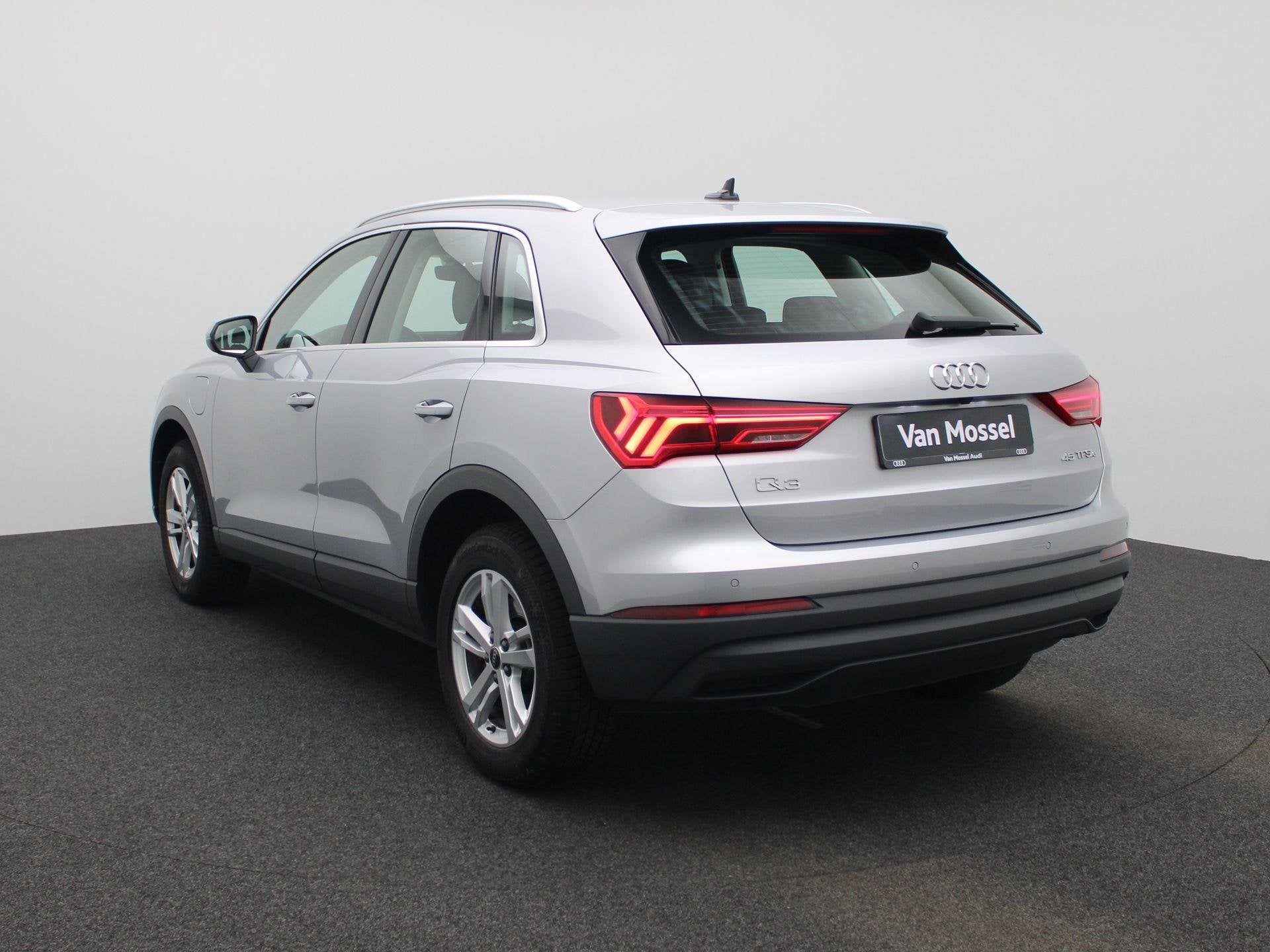 Audi Q3 45 TFSI-e S tronic Bus. Ed. Attraction | ACHTERUITRI, Auto's, Audi, 12 maanden, Stof, Zwart, 4 cilinders