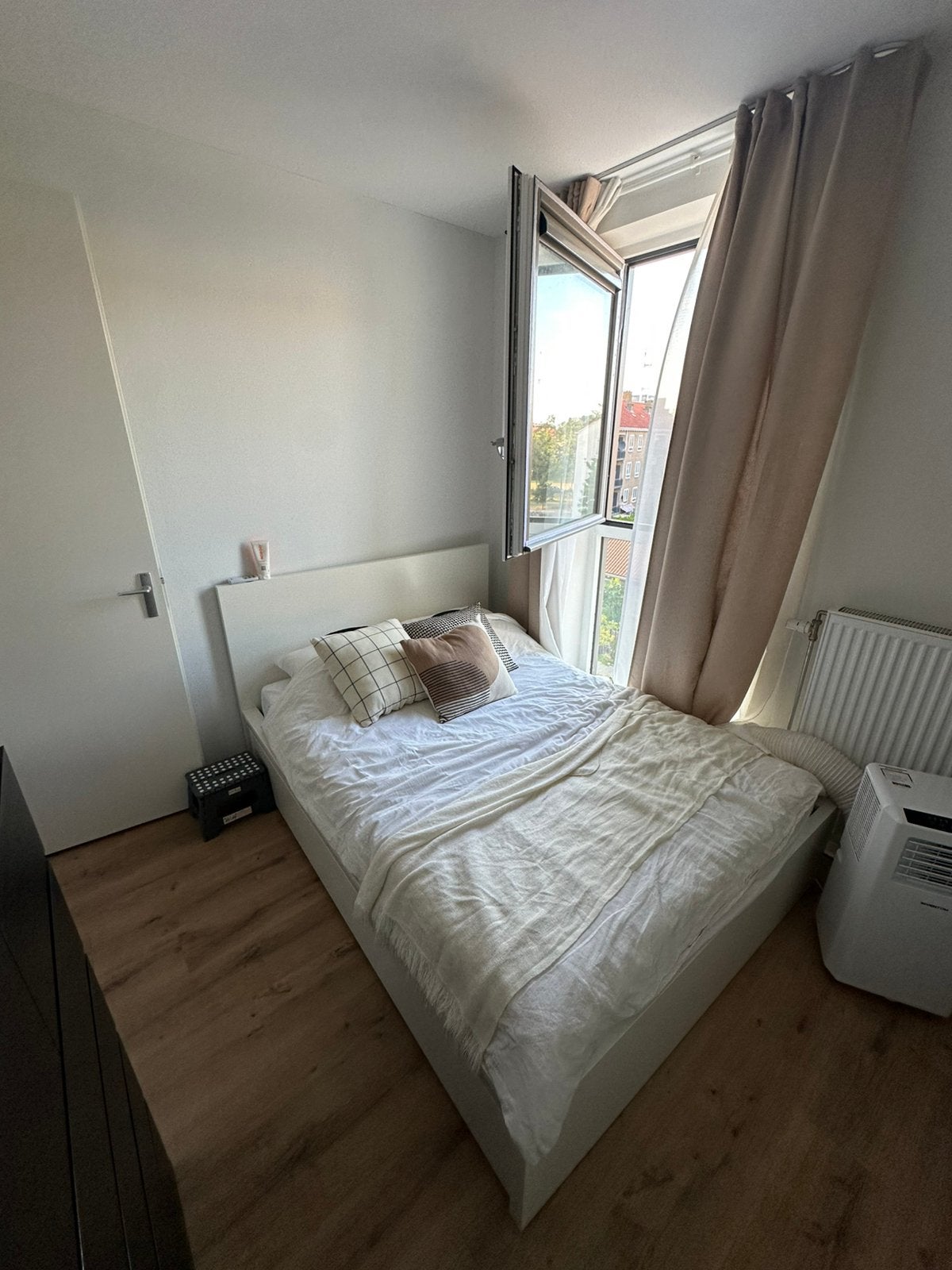IKEA MALM bed hoog incl LÖNSET lattenbodem & VESTERÖY matras, Ophalen, Wit, Tweepersoons, 140 cm