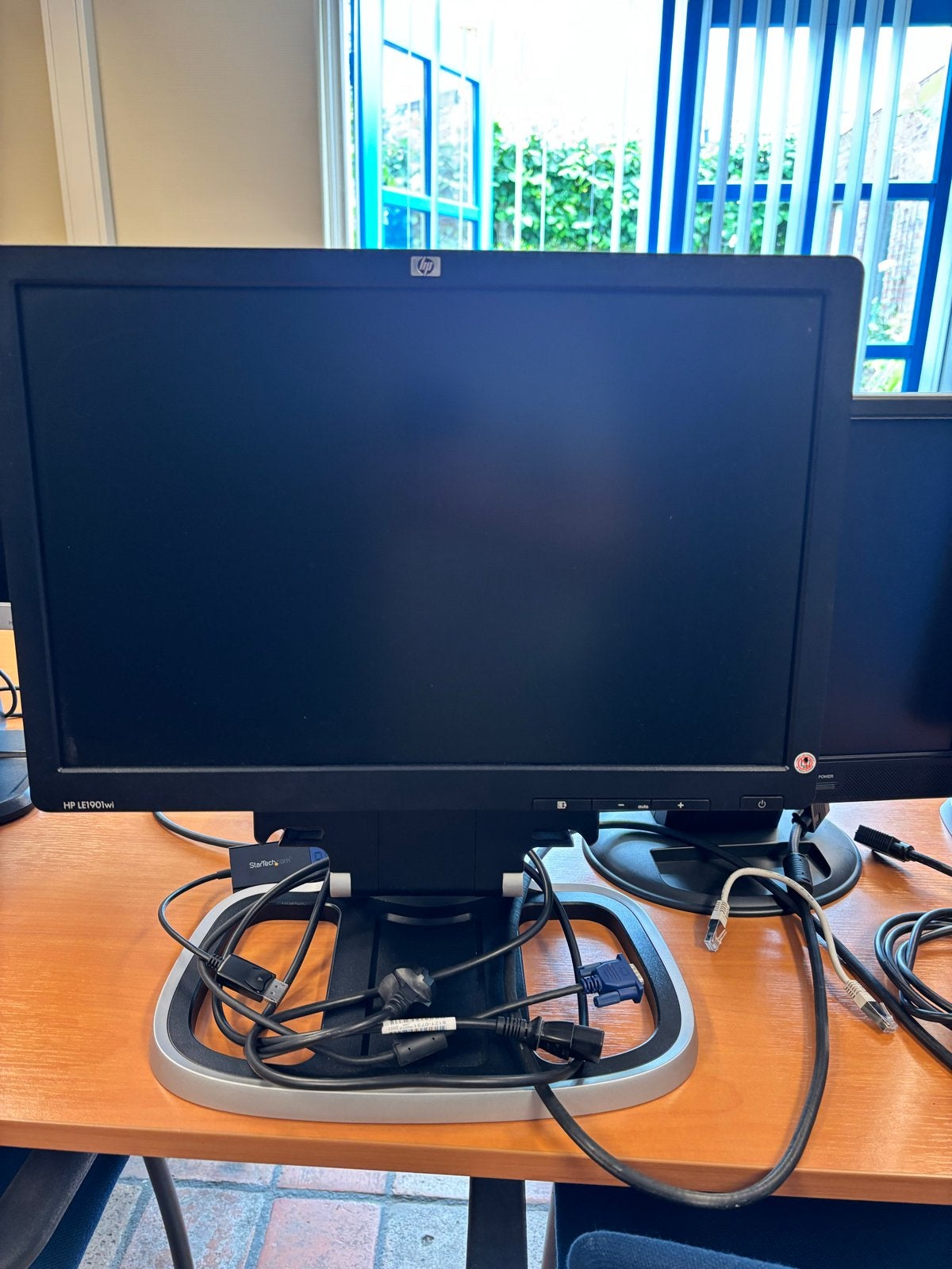 6 HP beeldschermen €45, Computers en Software, Monitoren, Ophalen, Gebruikt, VGA, In hoogte verstelbaar
