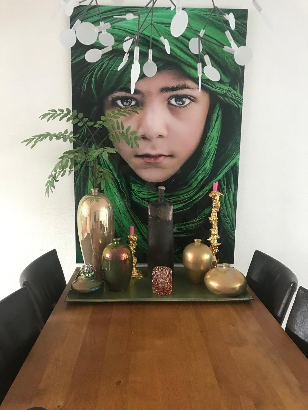 Fotografisch portret "Green Boy" van fotograaf Saeed Dhahi, Antiek en Kunst, Kunst | Schilderijen | Modern, Ophalen, Ingelijst