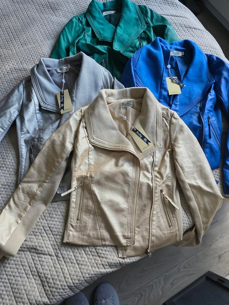 4 nieuwe leatherlook jasjes mt s alle 4 voor 50euro, Ophalen of Verzenden, Nieuw, Blauw