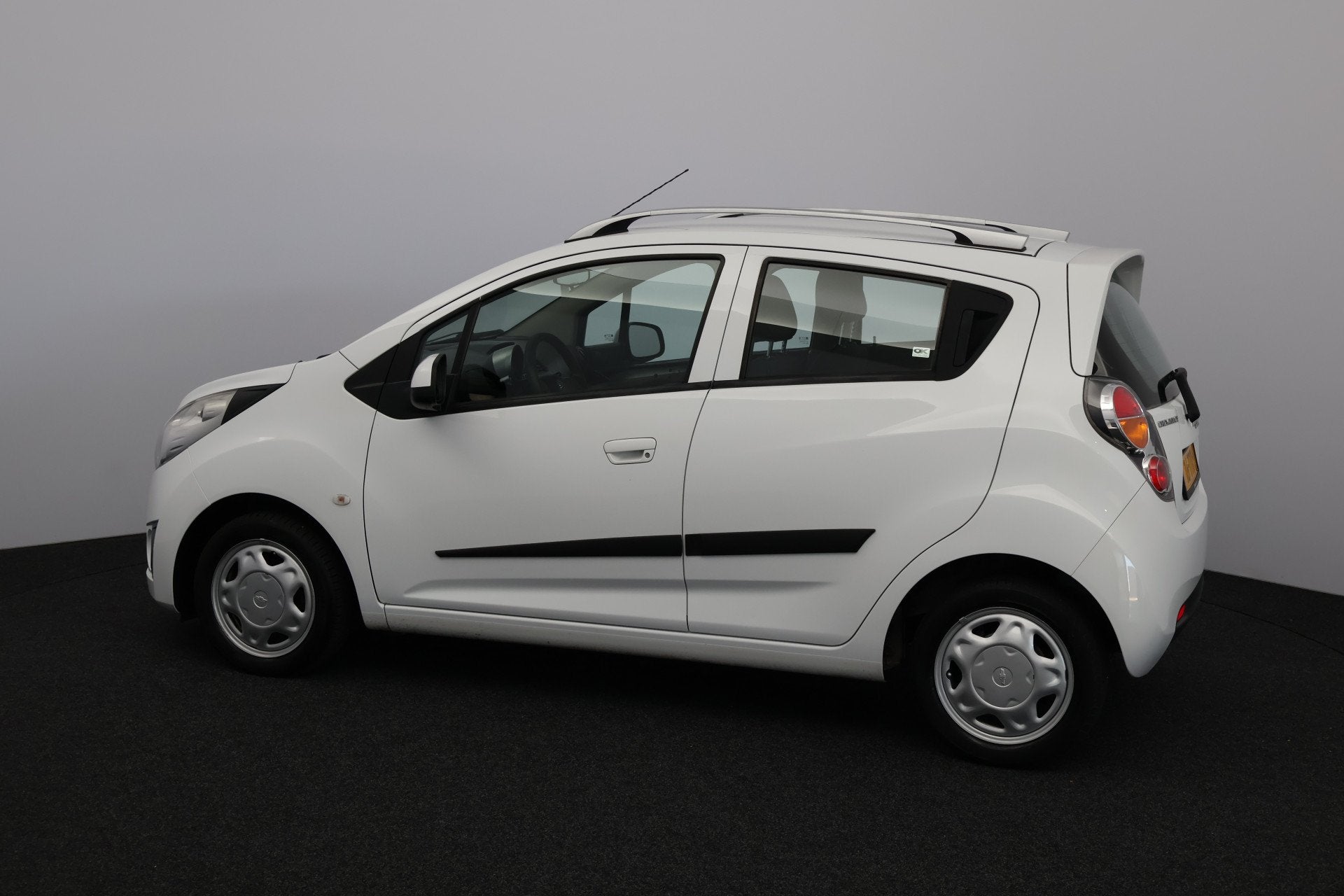 Chevrolet Spark 1.0 16V LT/ 115.000 KM!/ APK10-27!/ Airco/ C, Auto's, Chevrolet, Voorwielaandrijving, Stof, Gebruikt, Zwart