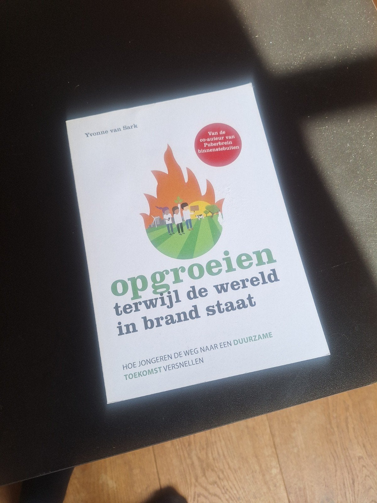 Opgroeien terwijl de wereld in brand staat - Yvonne van Bark, Ophalen, Zo goed als nieuw, Yvonne van Bark, Nederland