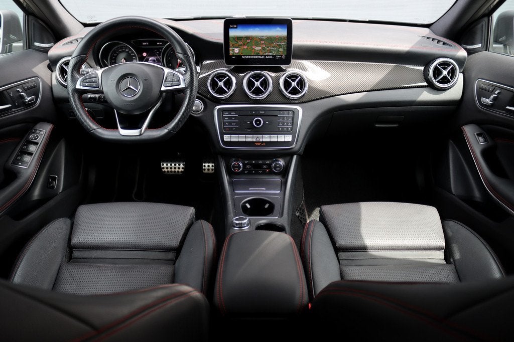 Mercedes-Benz GLA 250 4MATIC AMG Line Premium+ | Panoramadak, Automaat, Gebruikt, 4 cilinders, 1415 kg