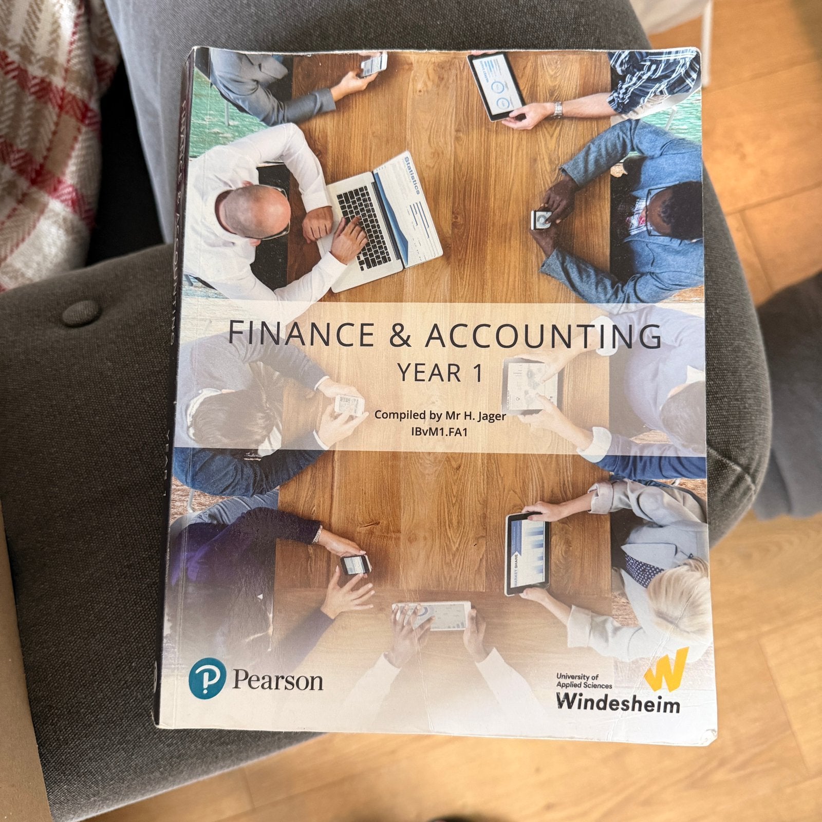 Finance & Accounting Year 1, Ophalen of Verzenden, Beta, Gelezen, HBO