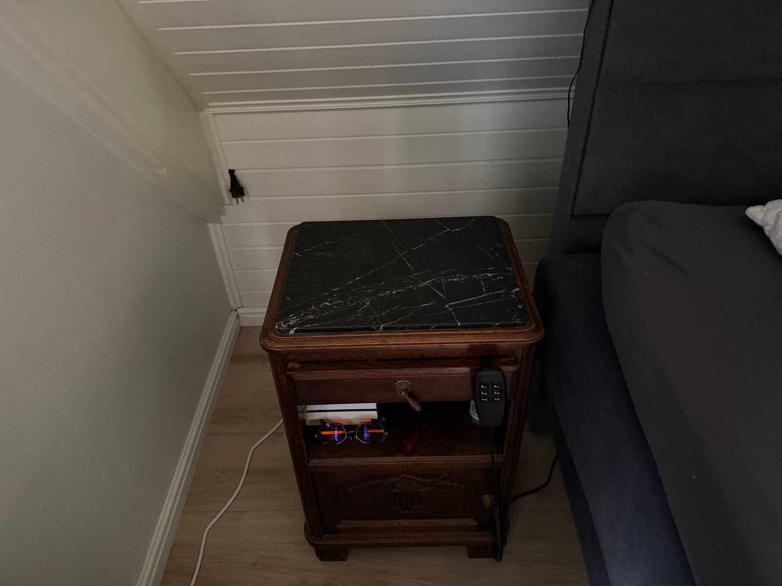 Antieke nachtkastjes en kaptafel met marmeren blad, Ophalen