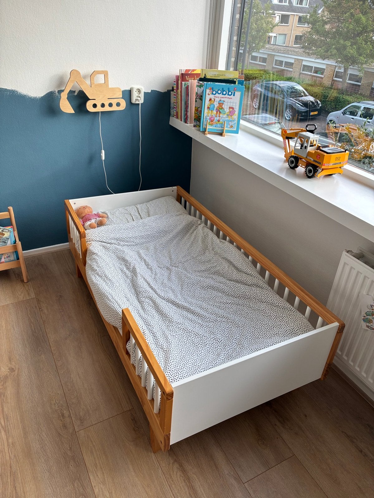 Kinderbed met matras - Wit/Hout - Zo goed als nieuw, Huis en Inrichting, Ophalen, Eenpersoons, Wit, 190 cm of minder