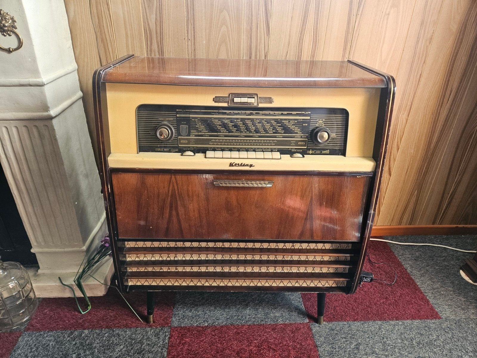 mooie antieke radio met platenspeler, Ophalen