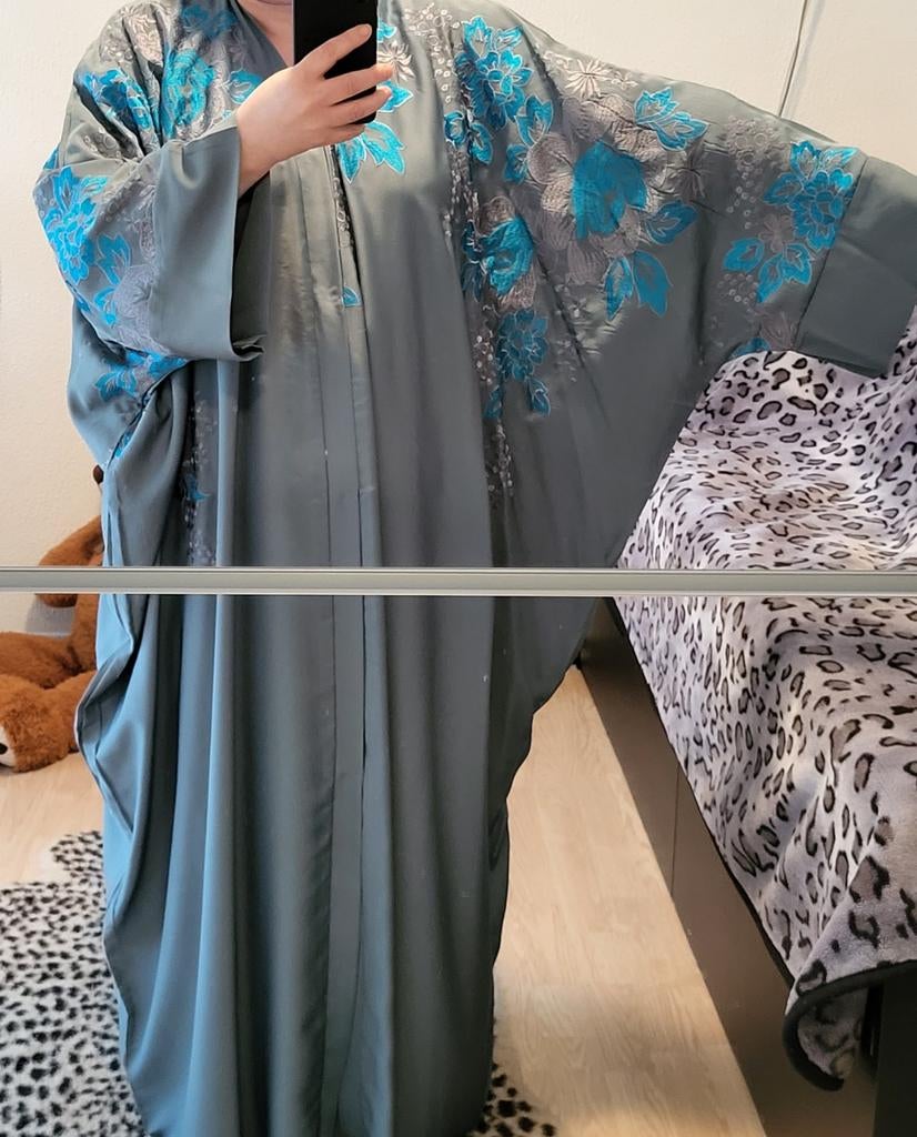 Elegante Abaya met Geborduurde Bloemen, Onbekend, Ophalen of Verzenden, Zo goed als nieuw