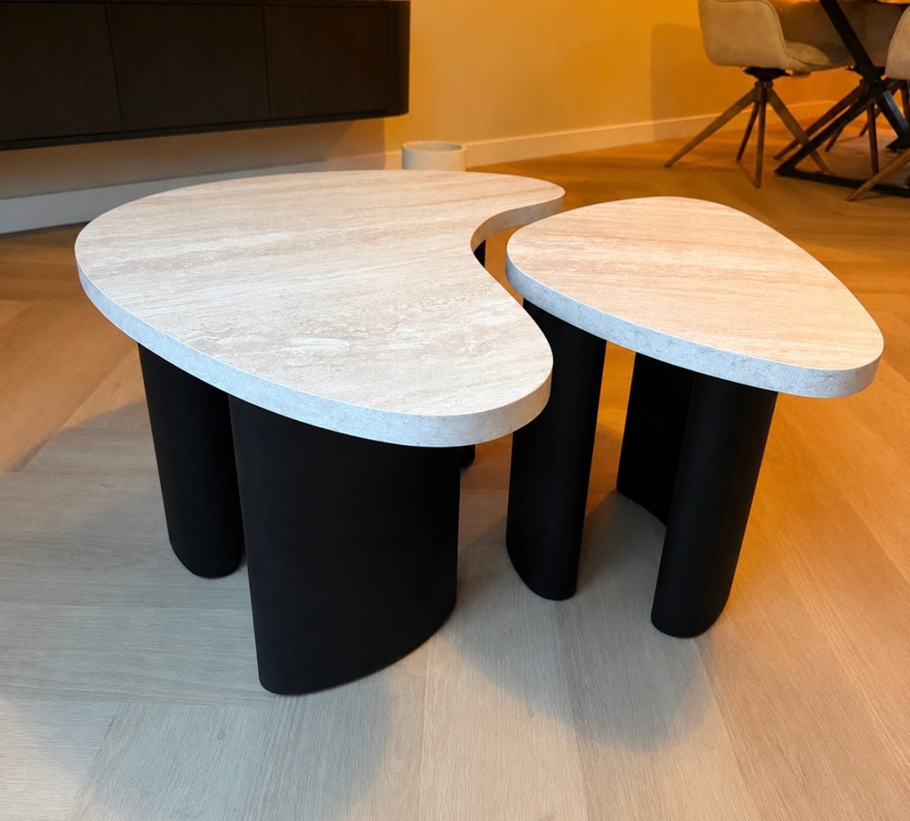 Set van 2 Moderne Salontafels Travertin Organische Vorm, Huis en Inrichting, Tafels | Salontafels, Ophalen, Zo goed als nieuw