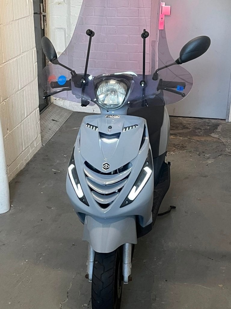 Foto 8 van Piaggio Zip 4T 2012 | Slechts 9.476 km | Zeer nette staat