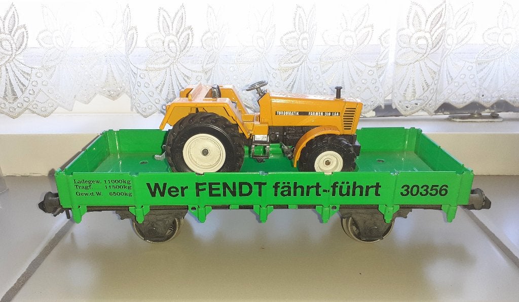 Fendt Farmer 310 turbomatik op wagon - Siku, Ophalen of Verzenden, Zo goed als nieuw, Tractor of Landbouw, SIKU