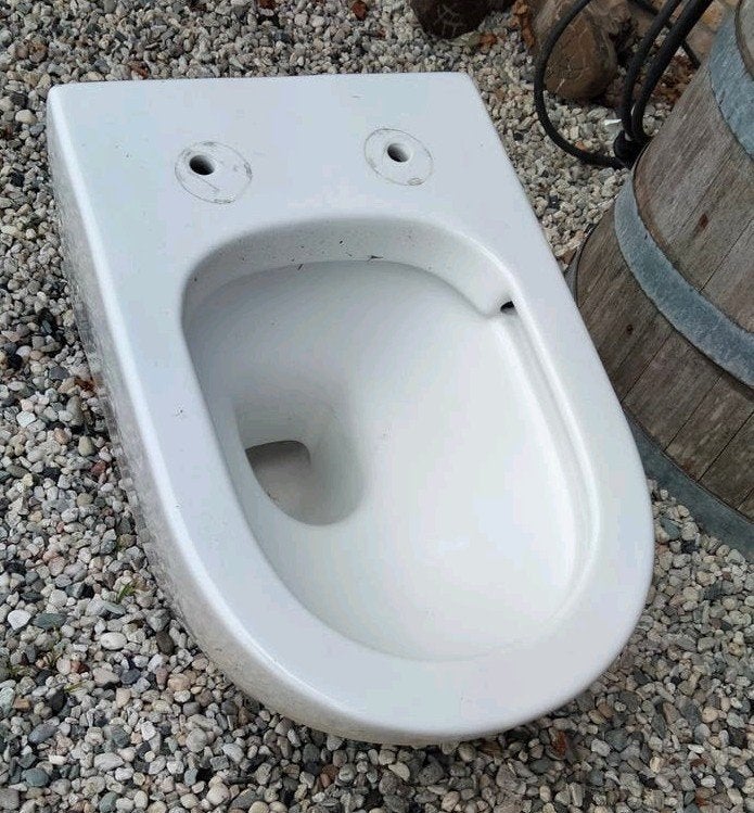 wit hangend wandcloset met bril, gemaakt van keramiek, Ophalen, Gebruikt, Steen, Toilet