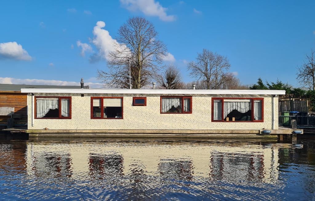 TE KOOP: Woonark met betonnen bak - 2 slaapkamers, Huizen en Kamers, Woonboten te koop, 57 m², Verkoop zonder makelaar, 2 kamers