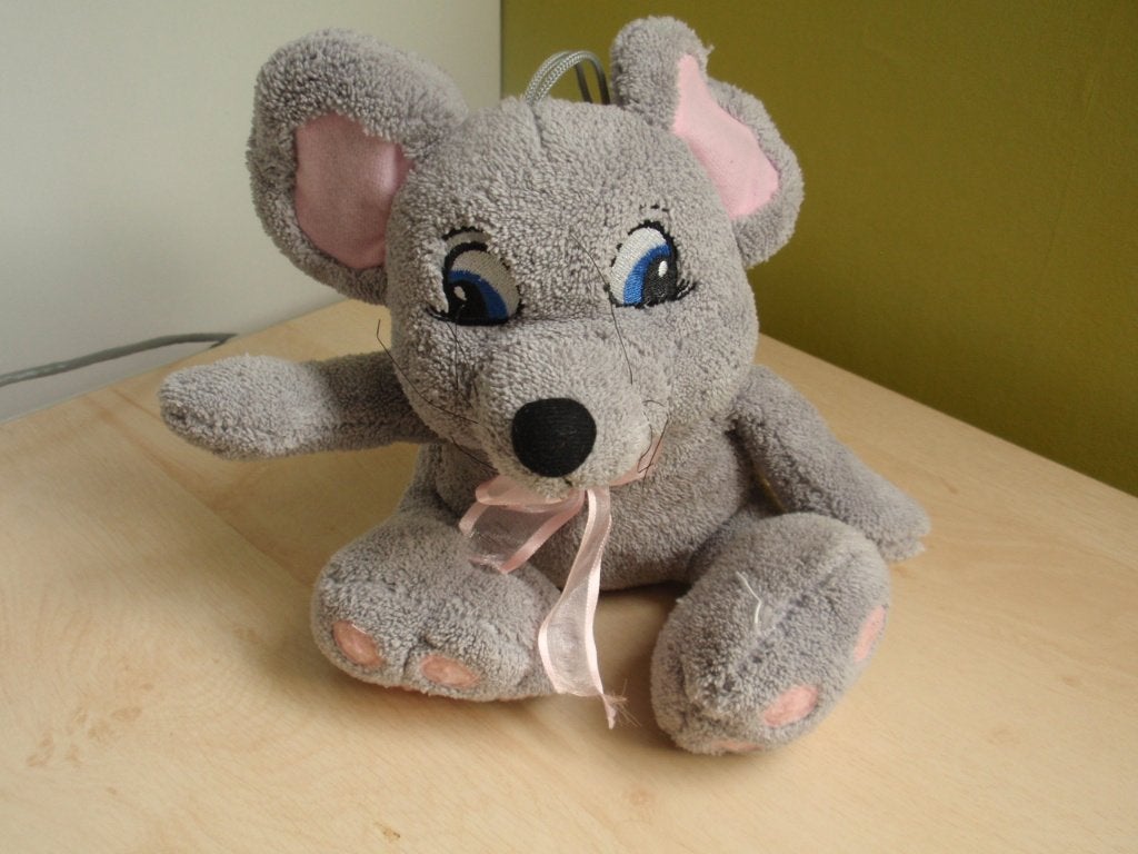 Knuffel / Pluche - Muis, Kinderen en Baby's, Speelgoed | Knuffels en Pluche, Muis, Grijs, Ophalen of Verzenden, Zo goed als nieuw