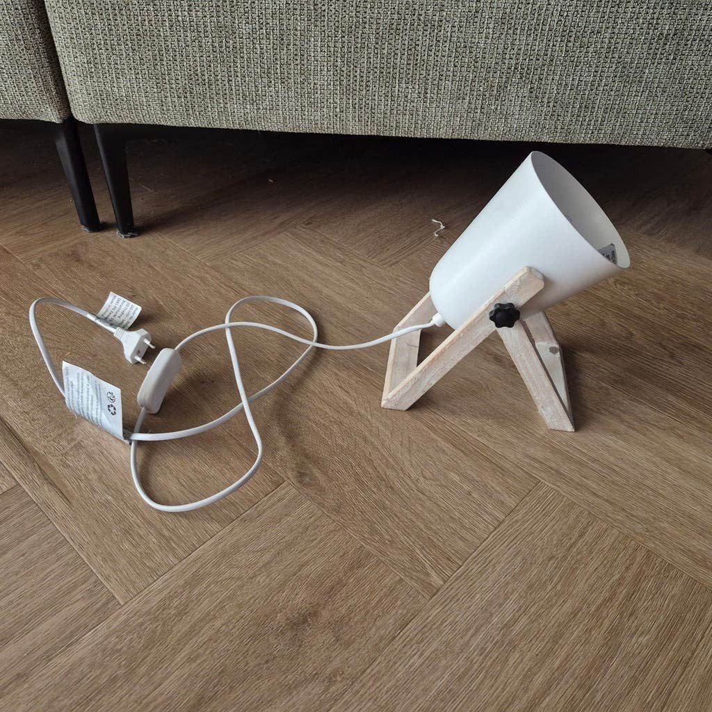 Leuke tafellamp met houten voet, Gebruikt, E14 (klein), Wit, Ophalen of Verzenden
