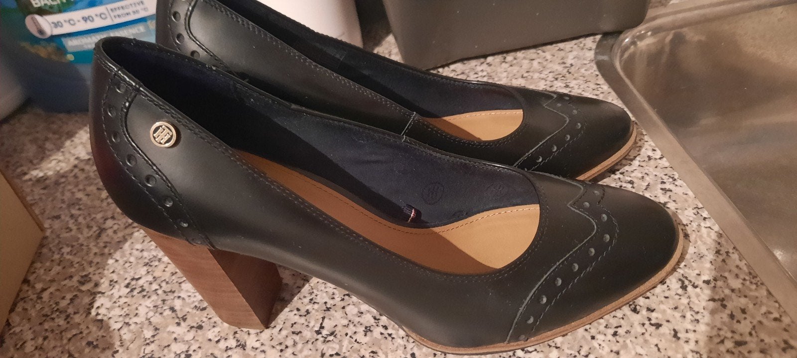 Tommy hilfiger hakschoenen pumps mt39, Ophalen of Verzenden, Zo goed als nieuw, Blauw