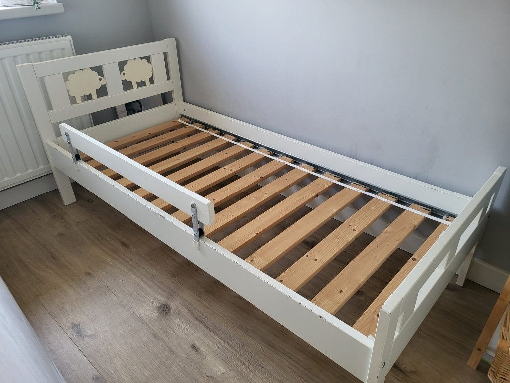 Peuterbed Ikea inclusief matras, Kinderen en Baby's, Kinderkamer | Bedden, Gebruikt, 70 tot 85 cm, Matras, 140 tot 160 cm