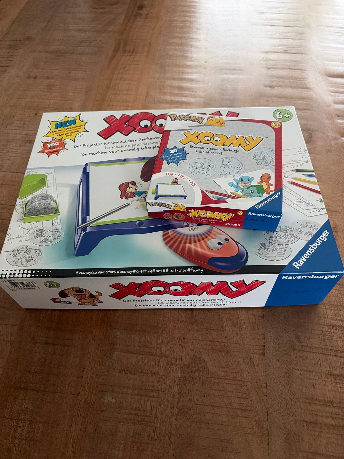 Xoomy Ravensburger Tekenprojector met Pokémon uitbreiding, Ophalen, Zo goed als nieuw, Knutselen, Met licht