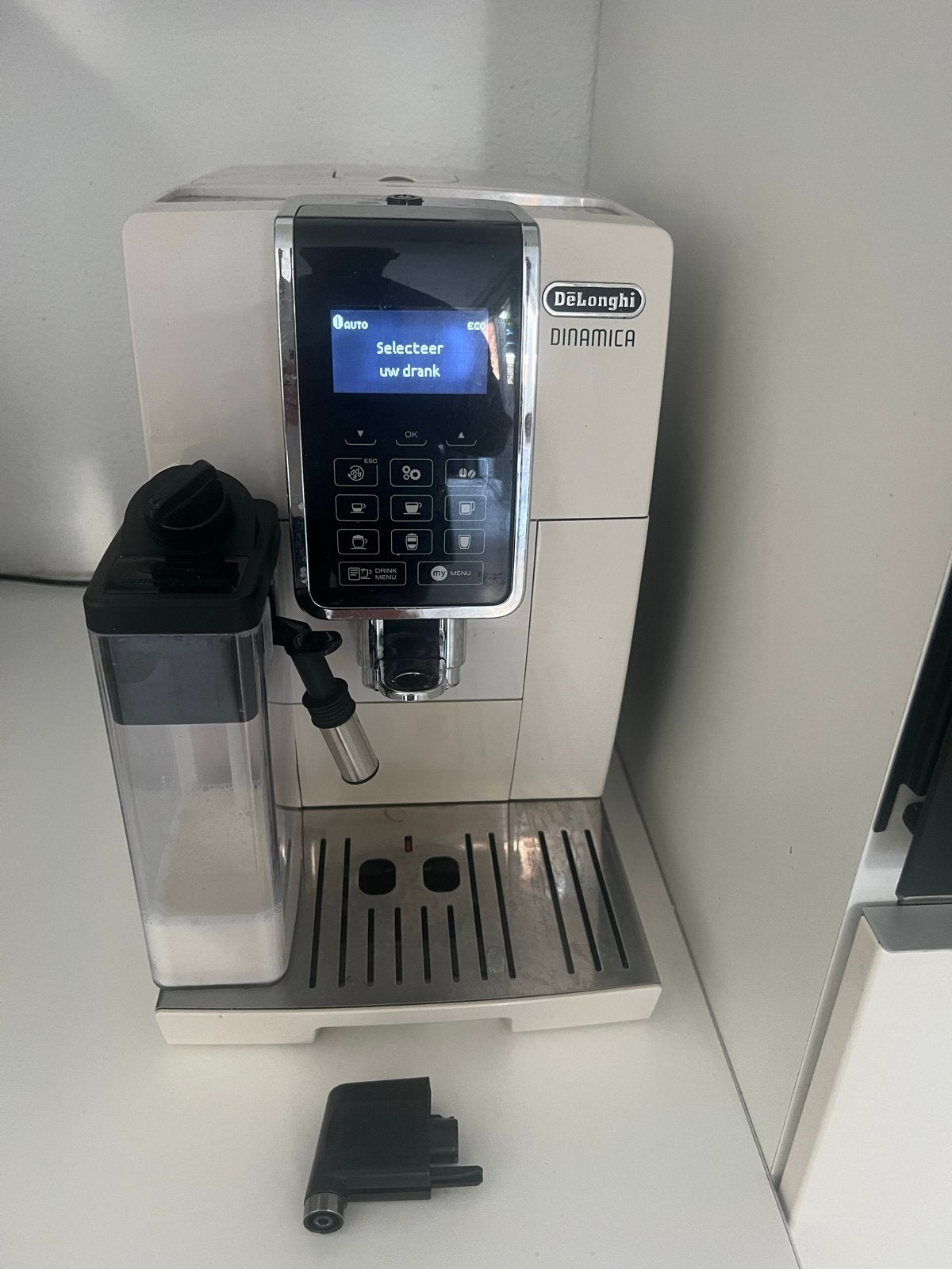 De'Longhi Dinamica ECAM353.75.W Koffiezetapparaat met doos, Gebruikt, 10 kopjes of meer, Koffiemachine, Koffiebonen