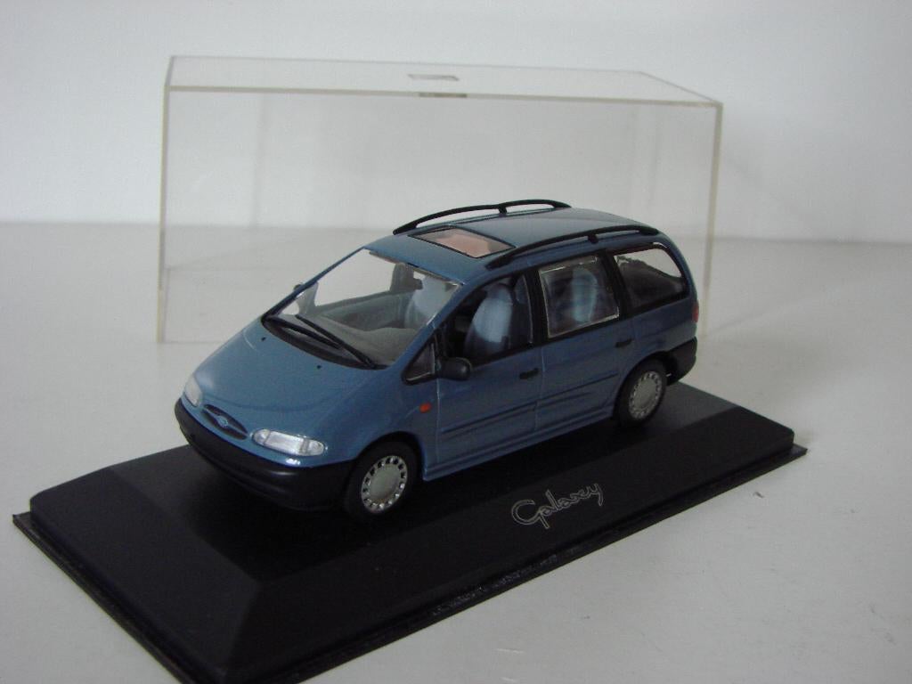 Minichamps Ford Galaxy 1995 nieuw in vitrinedoos, Ophalen of Verzenden, Nieuw, Auto, MiniChamps