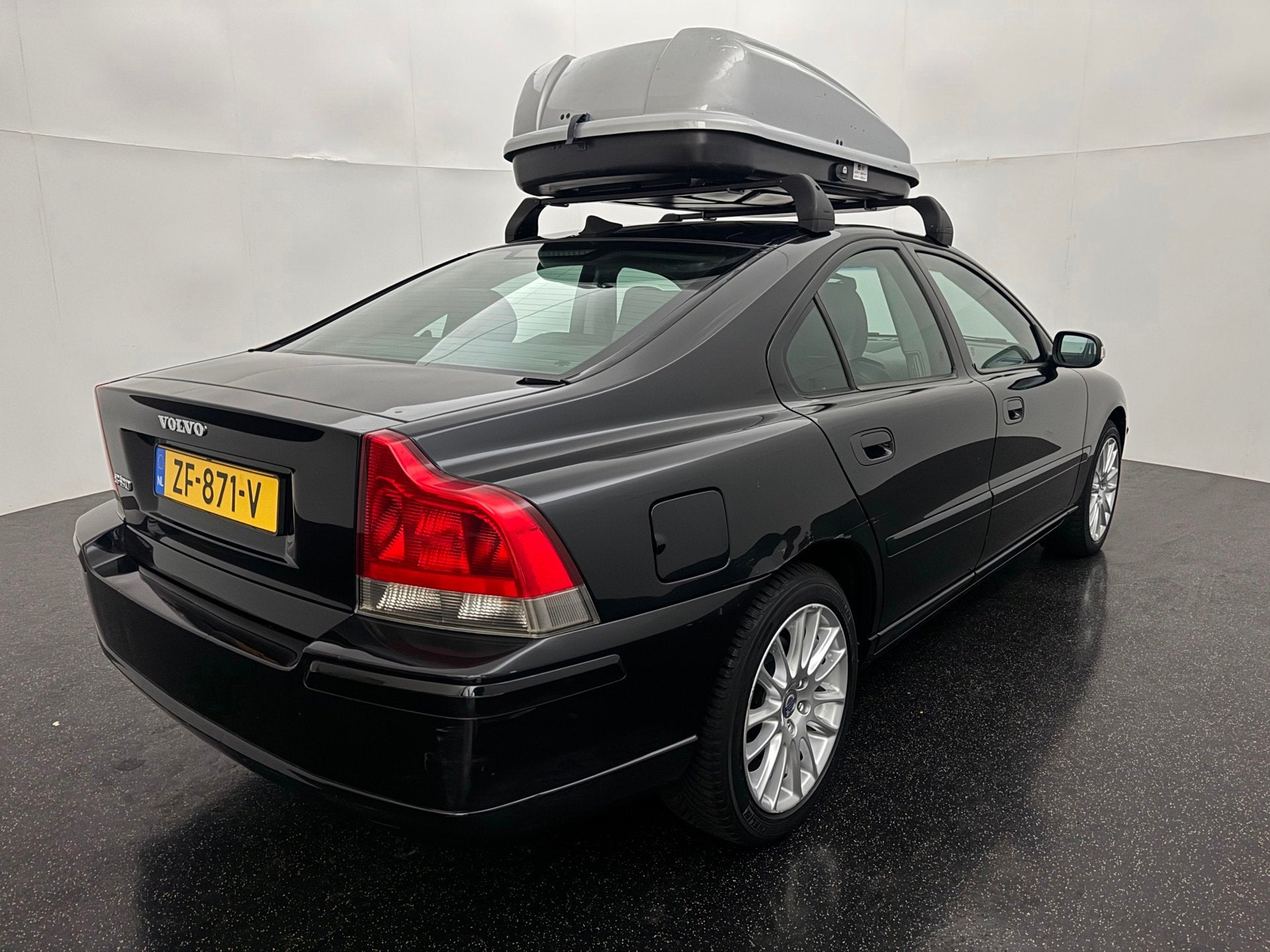 Volvo S60 2.4D AUT, Auto's, Gebruikt, Zwart, Bedrijf, Diesel