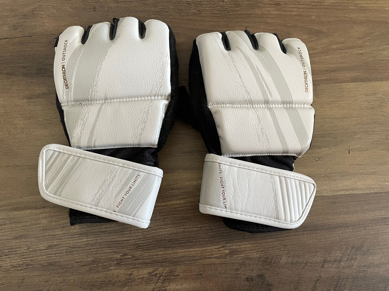 Decathlon Outshock MMA handschoenen - Zo goed als nieuw, Sport en Fitness, Vechtsporten en Zelfverdediging, Overige, Vechtsportbescherming