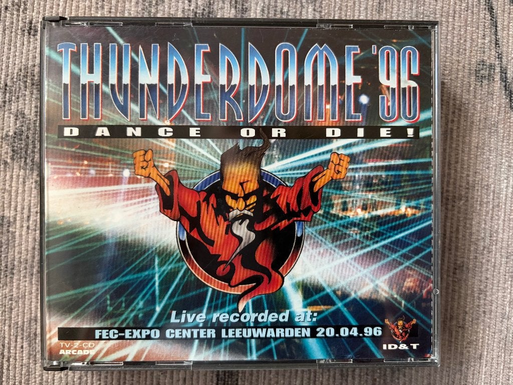 CD Thunderdome '96: Dance or die!, Gebruikt, Hardcore, Inclusief boekje, Ophalen of Verzenden