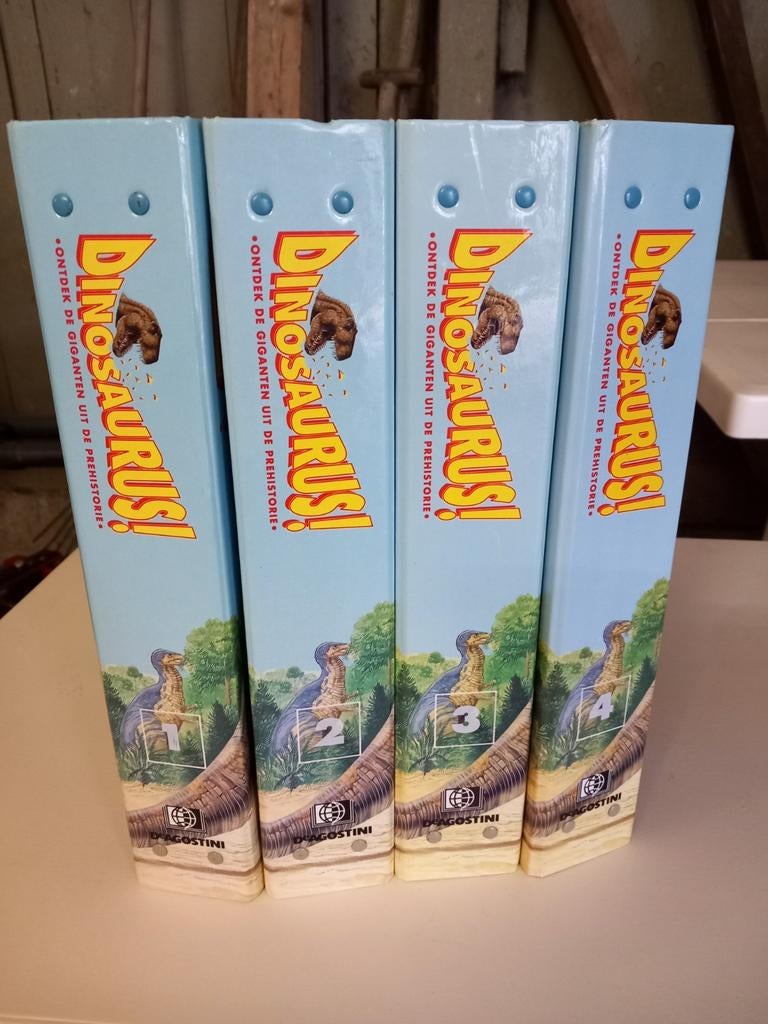 4 mappen dinosaurus deagostini 52 delen, Ophalen of Verzenden, Gelezen