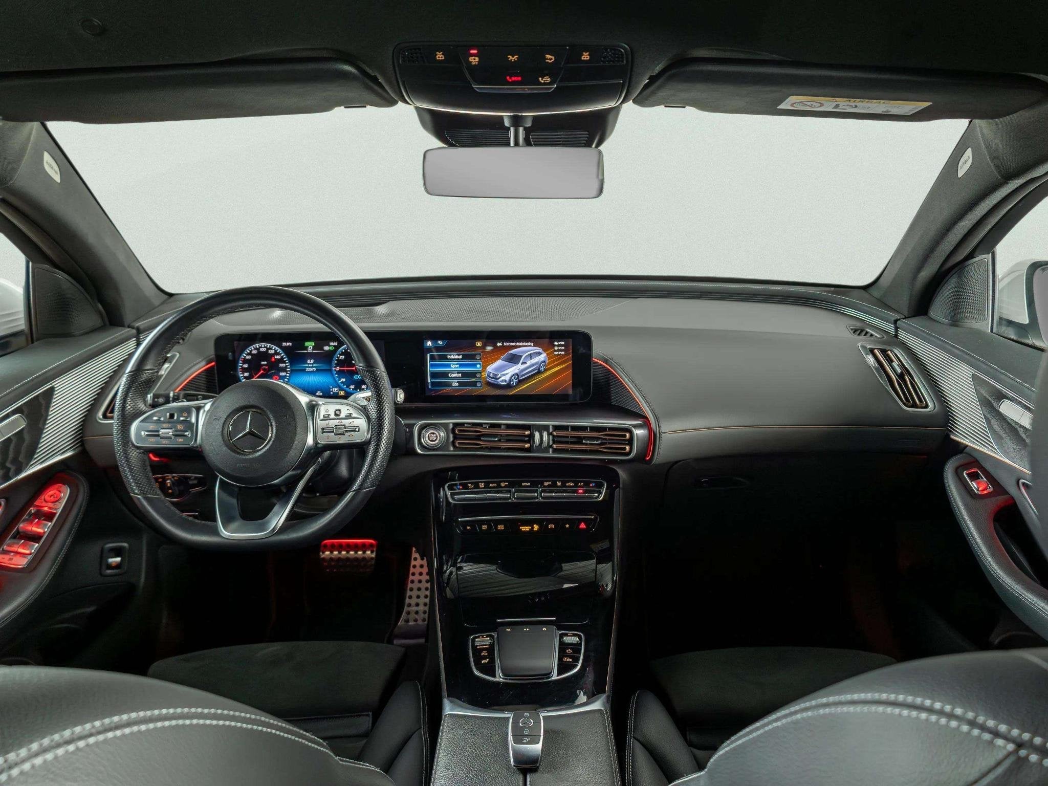 Mercedes-Benz EQC 400 4MATIC AMG Line 80 kWh | Trekhaak, Automaat, 80 kWh, Leder en Stof, Wit