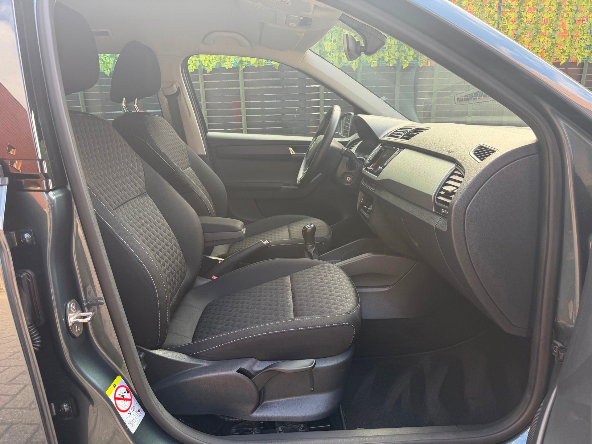Foto 15 van Skoda Fabia Combi 1.0 TSI Drive grijs 2017 CRUISE|NAVI|NAP