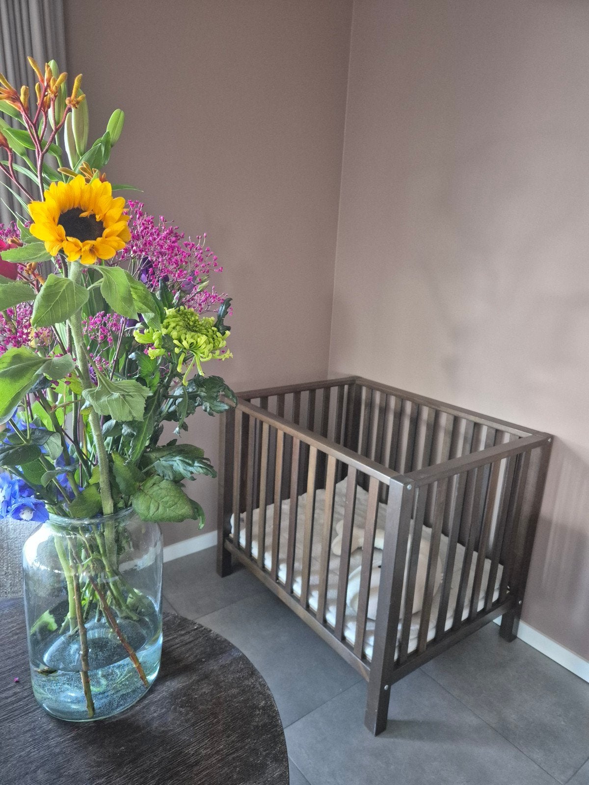 Walnoot kleur baby box, Kinderen en Baby's, Boxen, Ophalen of Verzenden, In hoogte verstelbaar