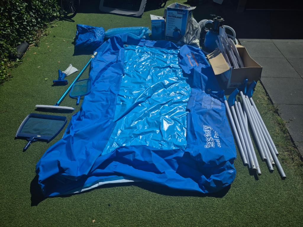 Bestway Steelpro 300x201x66 cm incl toebehoren, Ophalen, Zo goed als nieuw, Opzetzwembad, 200 tot 400 cm