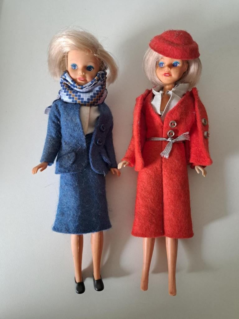 2 x Barbie Martinair en KLM, Verzamelen, Poppen, Ophalen of Verzenden, Zo goed als nieuw, Pop