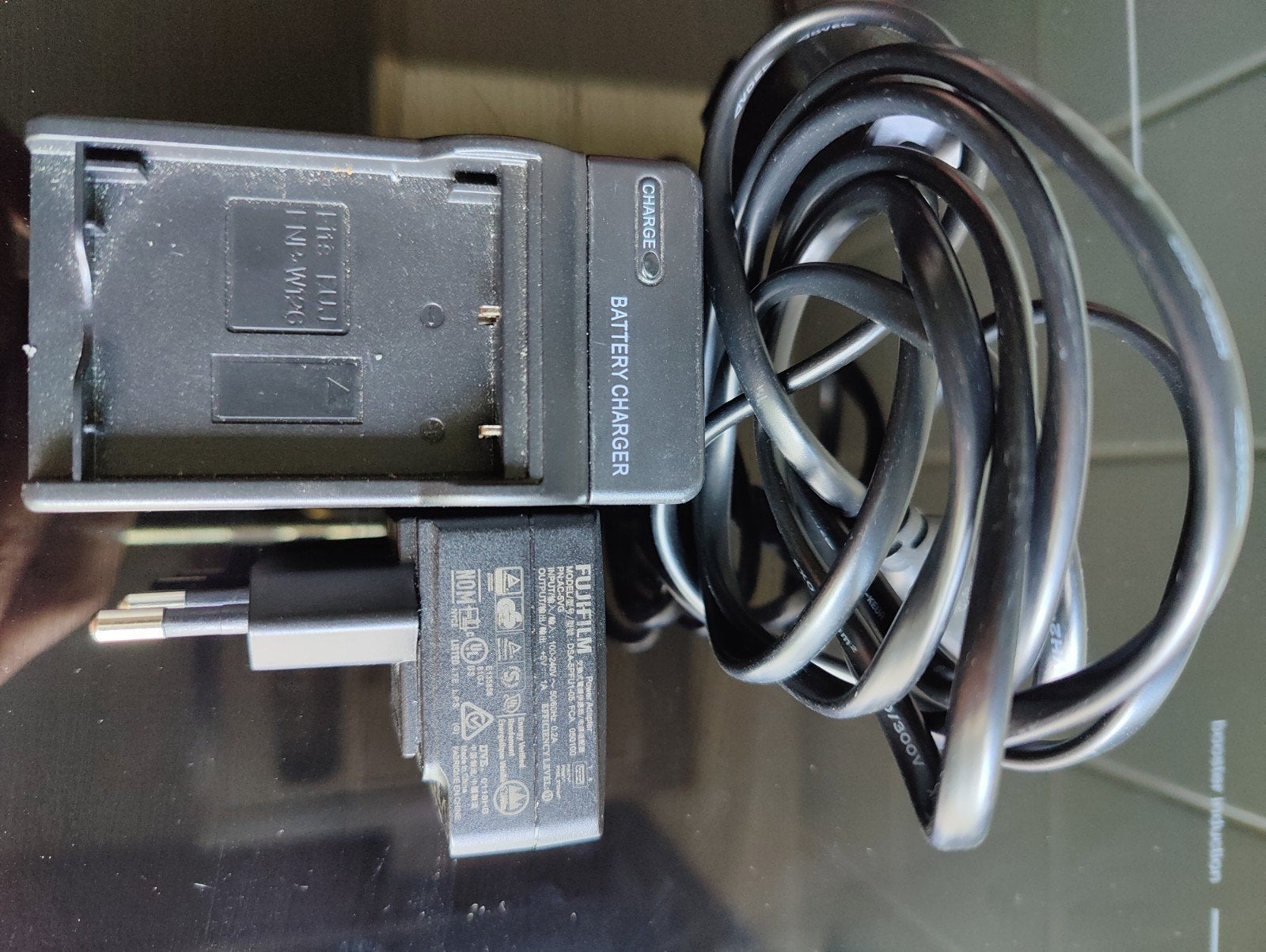Fujifilm Power adapter en accu lader, Fujifilm, Opladen via netstroom, Ophalen of Verzenden, Zo goed als nieuw