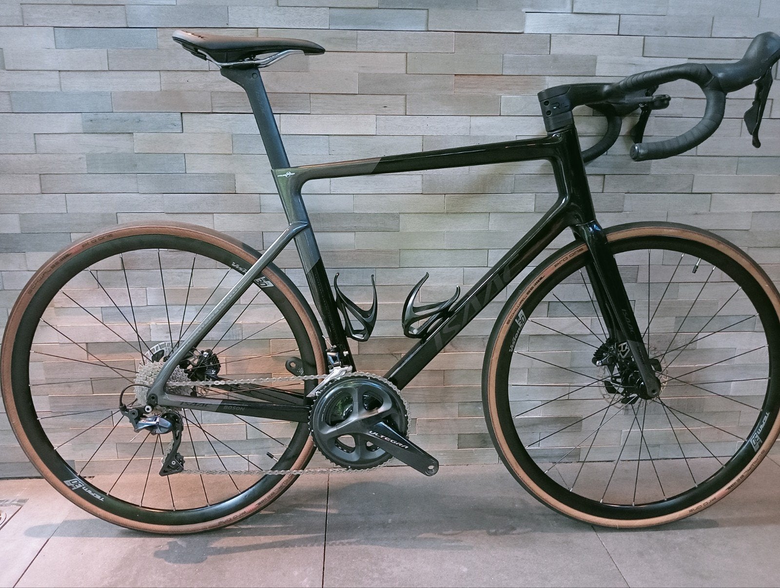 Isaac Boson Onyx Black maat XL / 58, 28 inch, Carbon, Zo goed als nieuw, 57 tot 61 cm