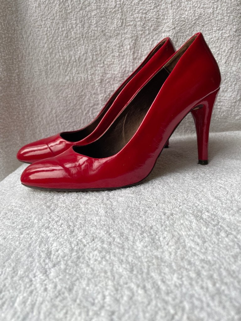 Rode lakleren pumps maat 40/41, Kleding | Dames, Yellowstone, Ophalen of Verzenden, Gedragen, Rood