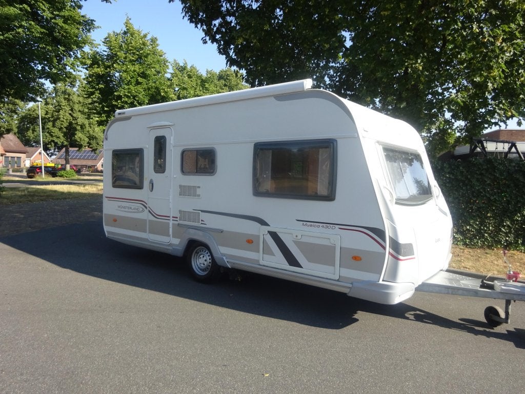Lmc Musica 430 D Met Vaste Luifel en Mover, Caravans en Kamperen, Caravans, Standaardzit, Schokbreker, Bedrijf, 4 tot 5 meter