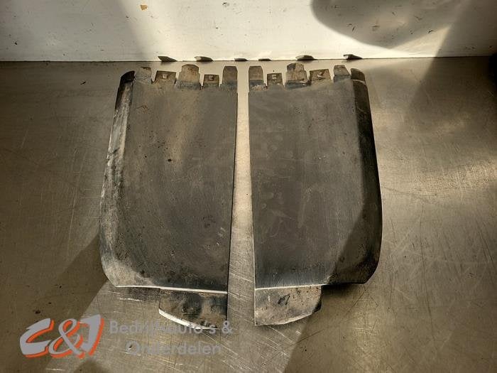 Bumper onderplaat van een Renault Trafic, Gebruikt, -, Renault, -