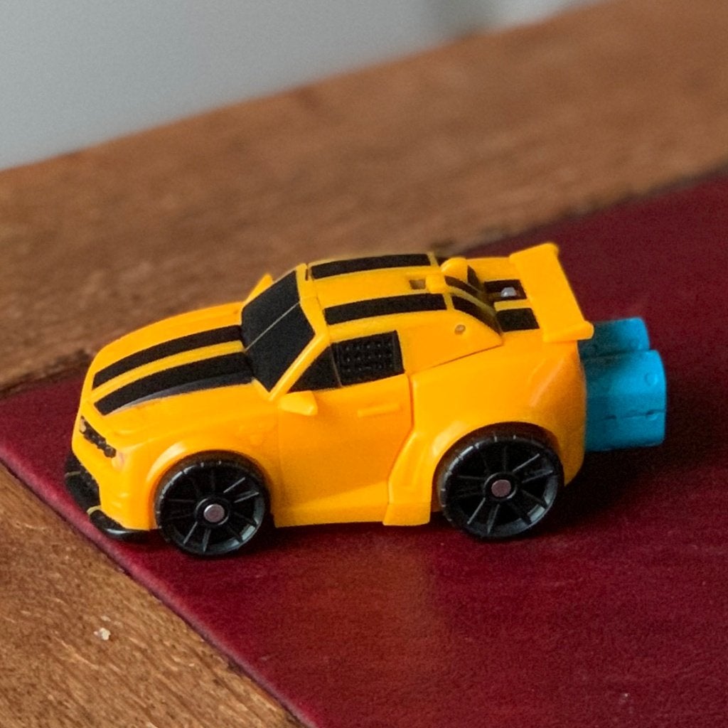 Transformer Bumblebee speelgoedauto plastic 10cm, Verzamelen, Transformers, G1, Ophalen of Verzenden, Gebruikt, Autobots