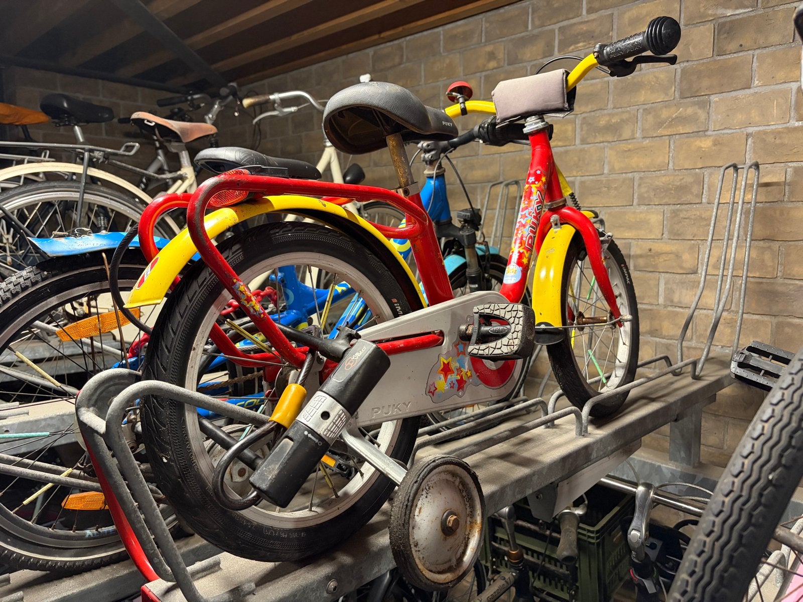 Puky kinderfiets rood/geel, Ophalen, Terugtraprem, Zijwieltjes, 16 tot 20 inch