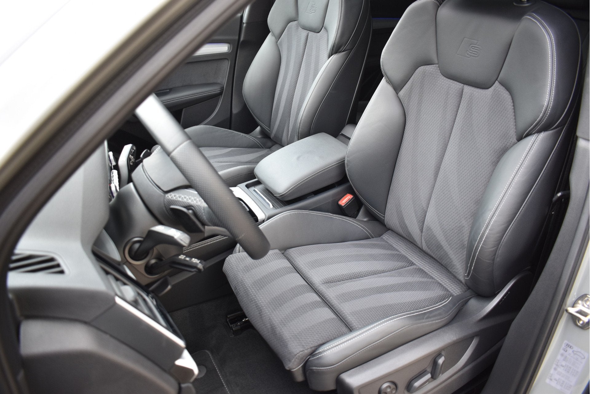 Audi Q5 55 TFSI e S-Line 367 Pk Quantum Grey Exclusive Pano, Auto's, Automaat, Gebruikt, Euro 6, 4 cilinders