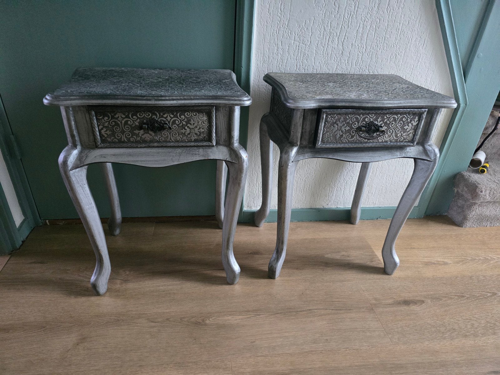 Set van 2 sierlijke nachtkastjes in zilverkleur, Ophalen, Gebruikt, Minder dan 45 cm, 55 tot 70 cm