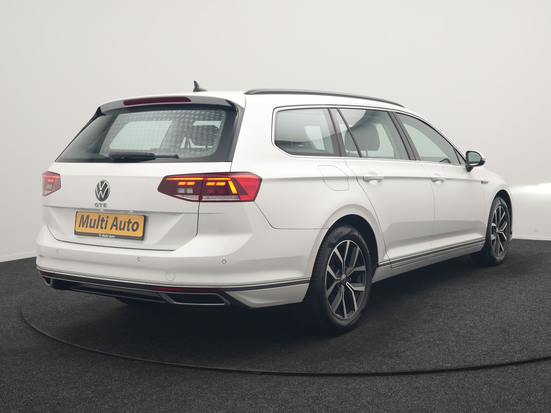 Foto 3 van Volkswagen Passat Variant 1.4 TSI GTE Business PHEV 218pk De